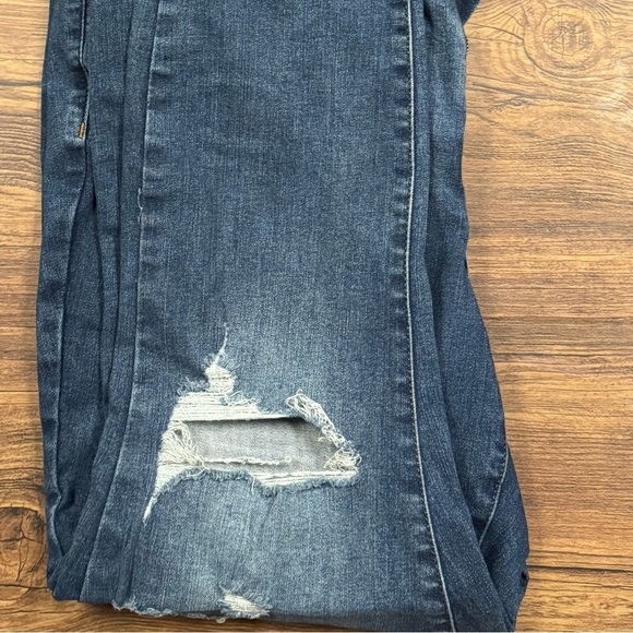 Universal Thread - Picture 5 of 7